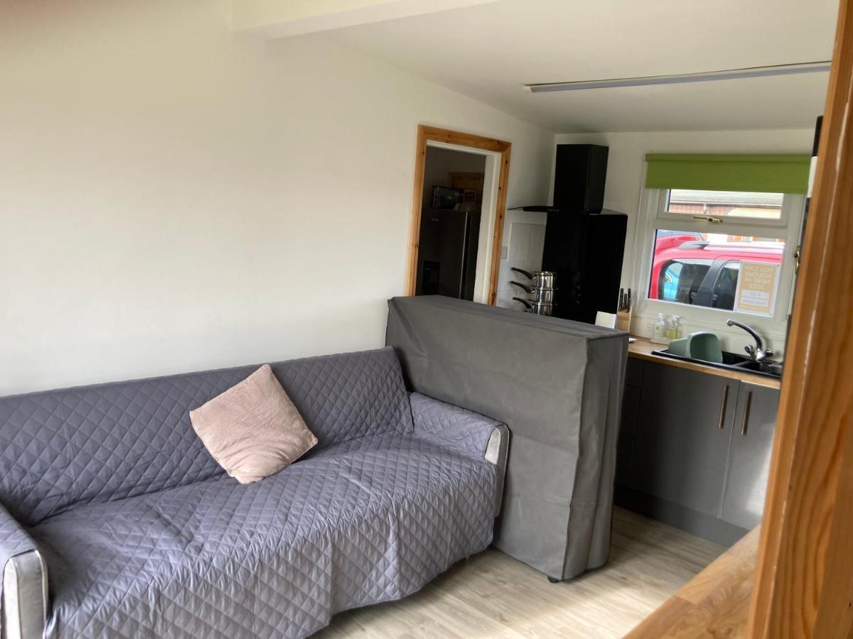 F17 Rickardos Lets Apartment *